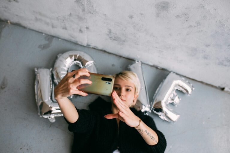 The Social Media Trap: Keeping Romance Real in the Age of Likes